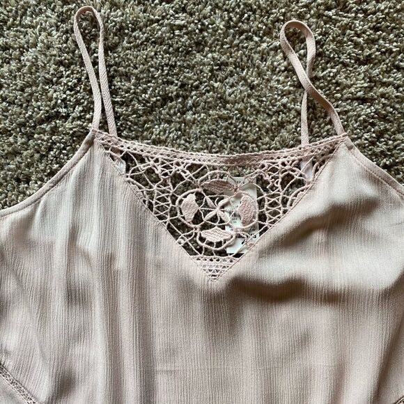 23-NWT EXPRESS Hi Neck Lace Cami, Truffle Pink - Picture 6 of 11